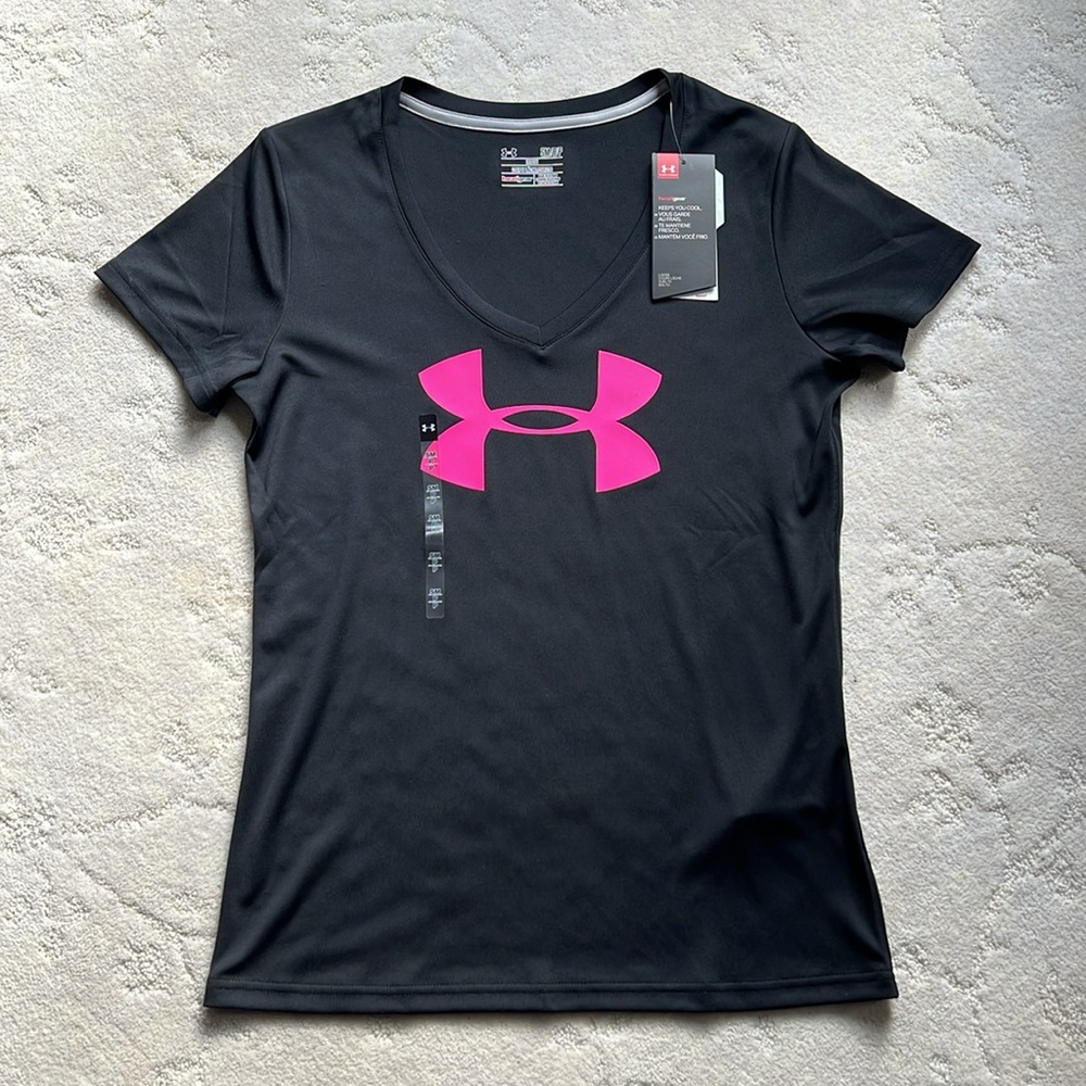 NWT Black w/Pink Under Armour Logo in Middle, Vnveck Cut T-Shirt